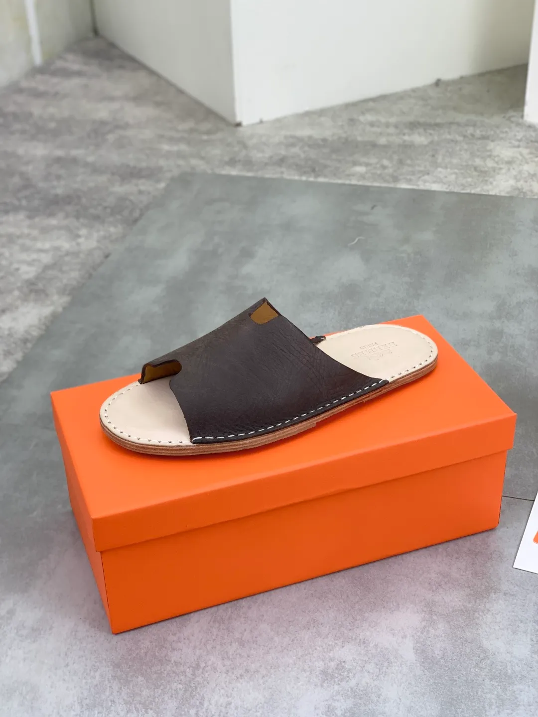 Men's men's shoes 💰P360 new model (genuine leather outsole series) new colors are coming simultaneously on the official website [HERMES] Hermès series: original development, original anatomy display, exclusive outsole [Material] Sole: original genuine leather sole with cow essence film 🌸. Fabric Original calfskin Lining: Imported cowhide, delicate and soft Code number: 38-44